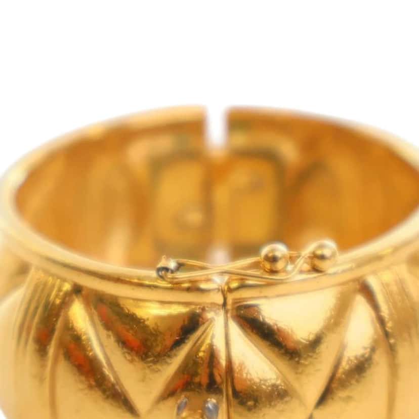 Chanel CC Gold Plated Quilted Wide Cuff Bracelet Gold Metal Good condition - Box View