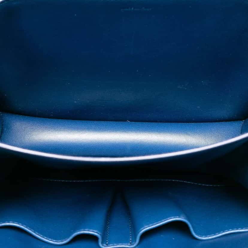Celine Medium Calfskin Classic Box Blue Leather Good condition - Model View