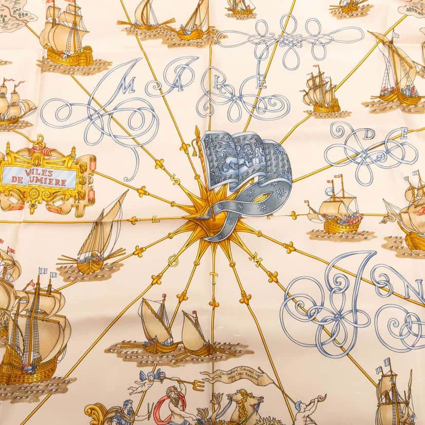 Hermès Voiles de Lumiere Silk Scarf White Silk Very good condition - Back View