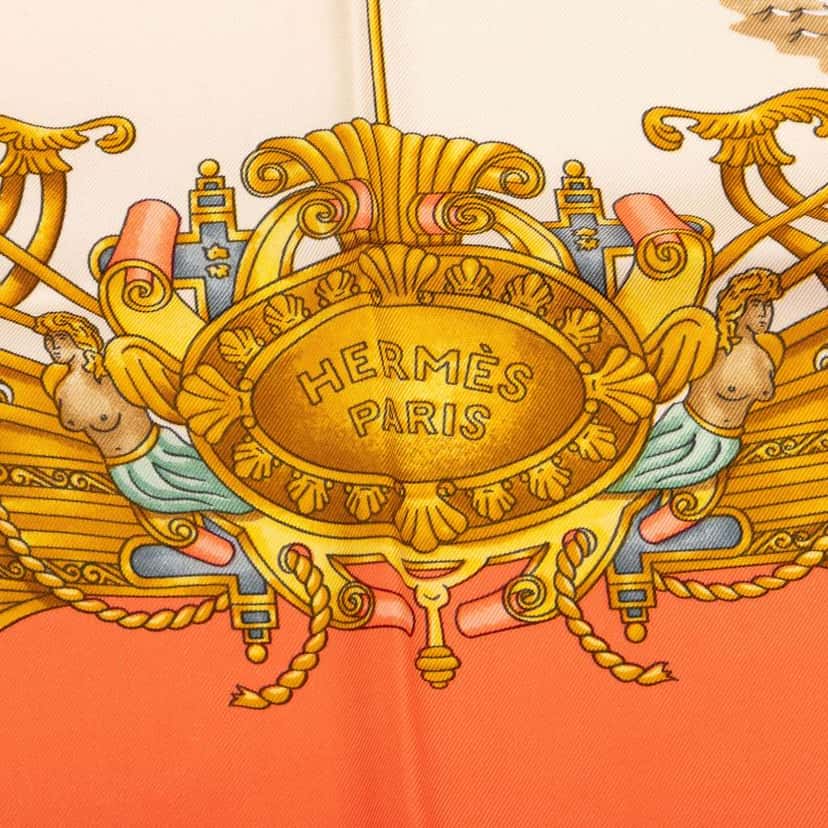 Hermès Voiles de Lumiere Silk Scarf White Silk Very good condition - Model View