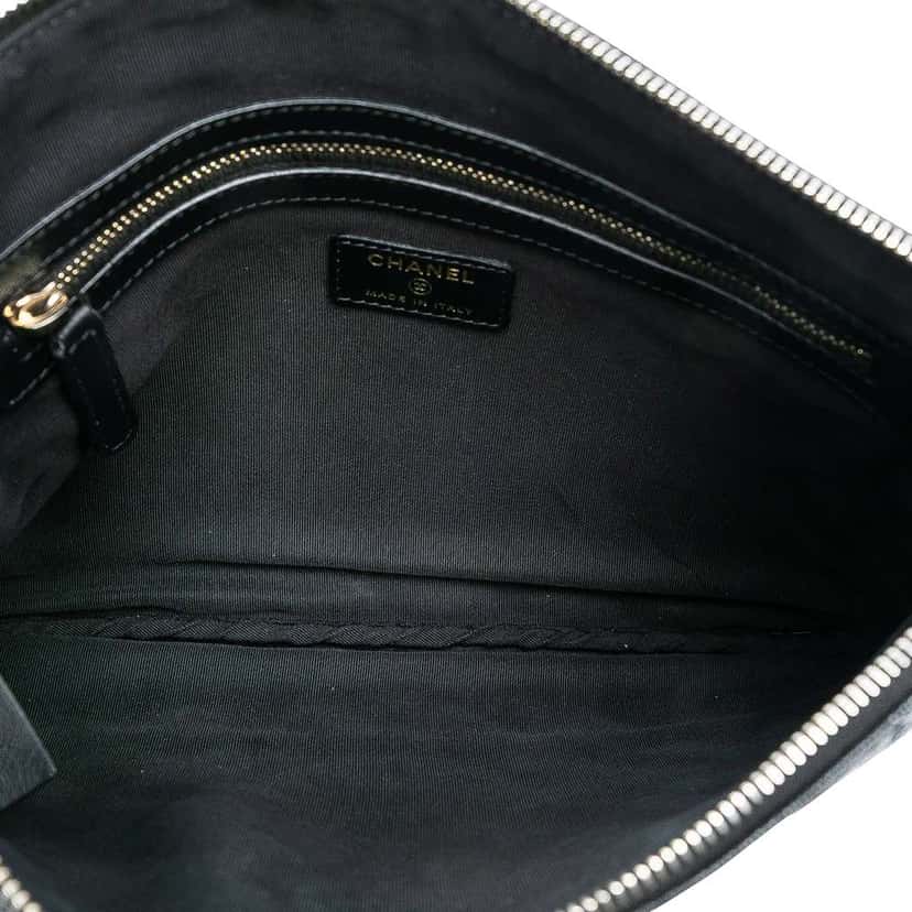 Chanel Medium Quilted Caviar Boy O Case Clutch Black Leather Good condition - Model View