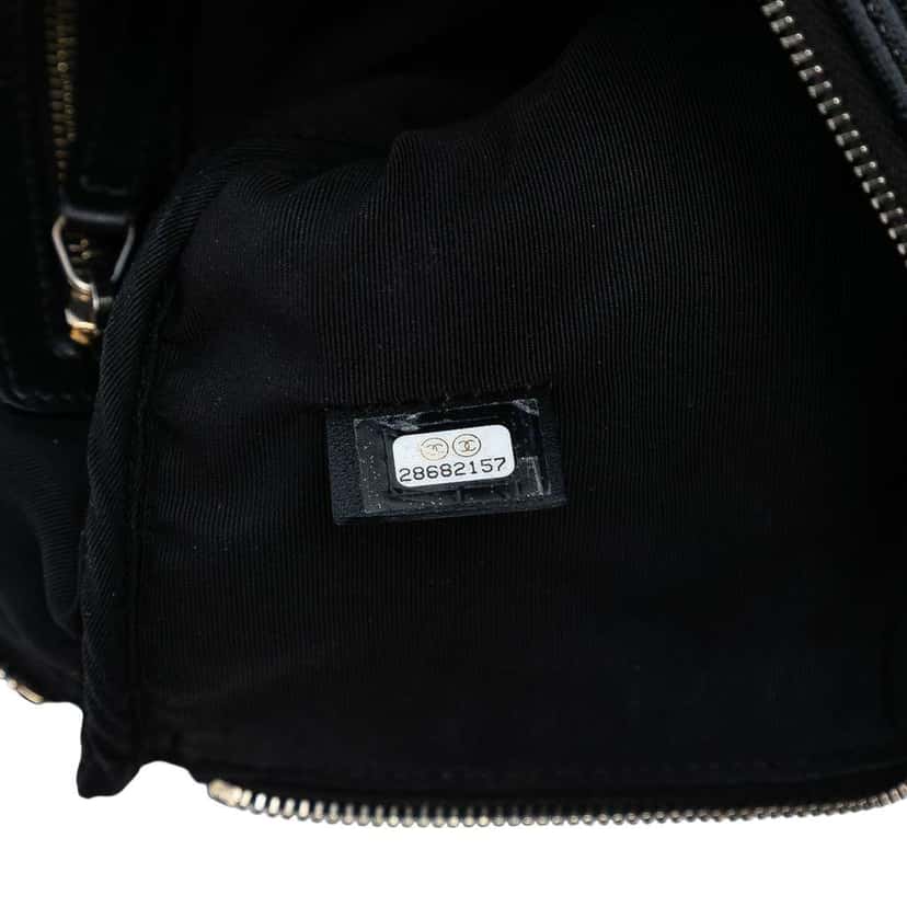 Chanel Medium Quilted Caviar Boy O Case Clutch Black Leather Good condition - Box View