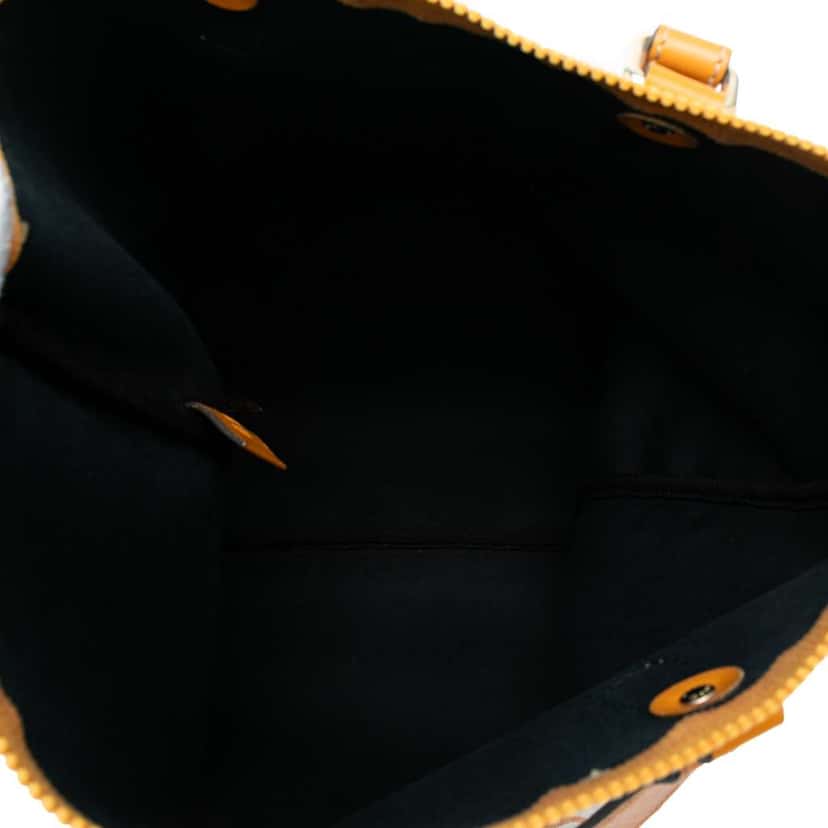 Gucci GG Supreme Heritage Logo Flat Zip Tote White Canvas Very good condition - Model View
