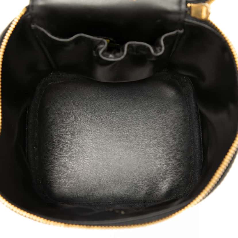 Chanel CC Caviar Vanity Bag Black Leather Good condition - Model View