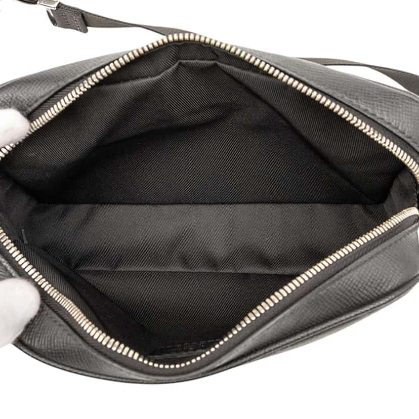 Louis Vuitton Monogram Taigarama Outdoor Bumbag Black Very good condition - Model View