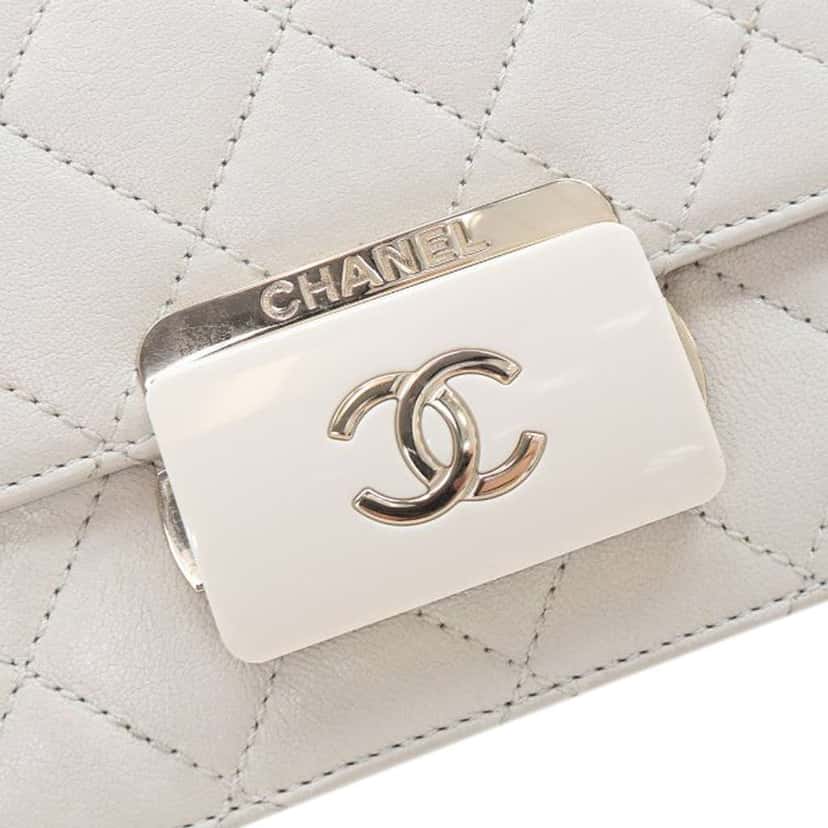 Chanel Mini Lambskin Beauty Lock Flap White Leather Good condition - Box View