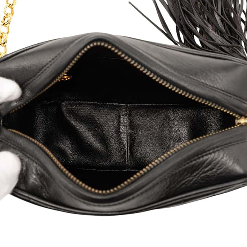 Chanel CC Quilted Lambskin Tassel Camera Bag Black Leather Very good condition - Model View