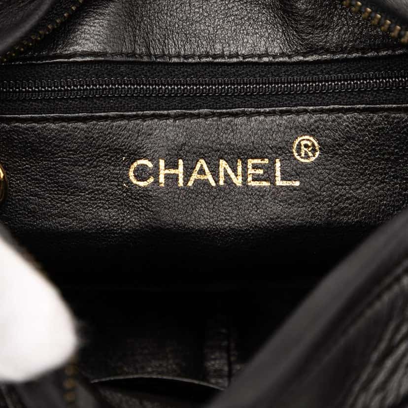 Chanel CC Quilted Lambskin Tassel Camera Bag Black Leather Very good condition - Box View