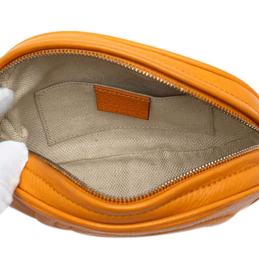 Gucci Mini Pebbled Calfskin Soho Chain Crossbody Orange Leather Good condition - Model View