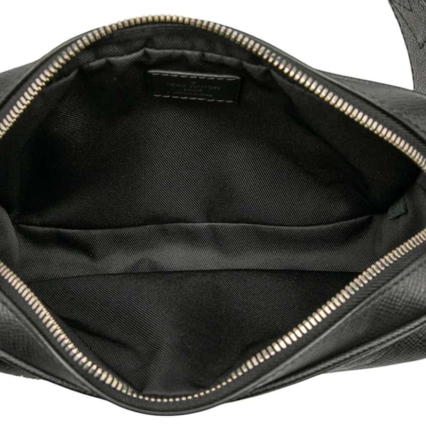 Louis Vuitton Monogram Taigarama Outdoor Bumbag Black Good condition - Model View