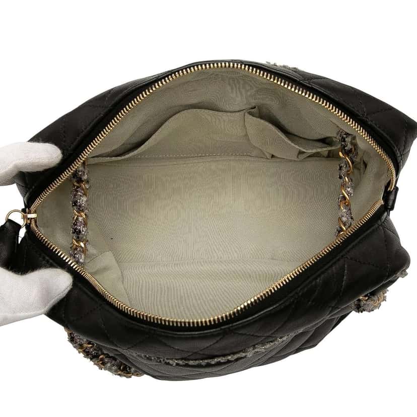 Chanel CC Quilted Lambskin Tweedy Bowler Bag Black Leather Good condition - Model View