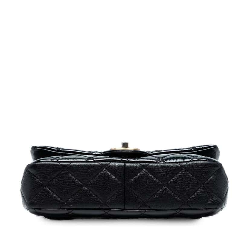 Chanel Paris-Salzburg Small Patent and Goatskin CC Eyelet Flap Blue Leather Good condition - Inside View