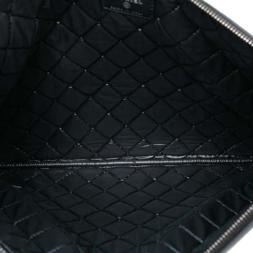 Chanel Large Lambskin and Quilted Patent O Case Clutch Black Leather Good condition - Model View