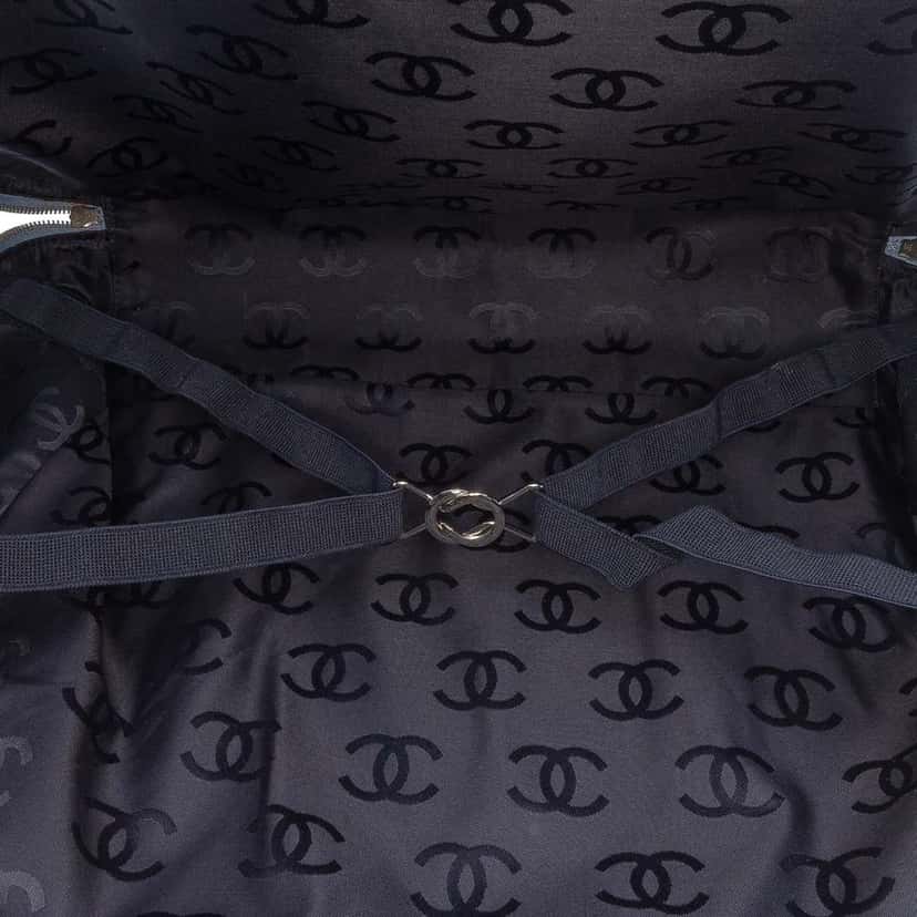 Chanel CC Denim Travel Bag Blue Denim Very good condition - Model View