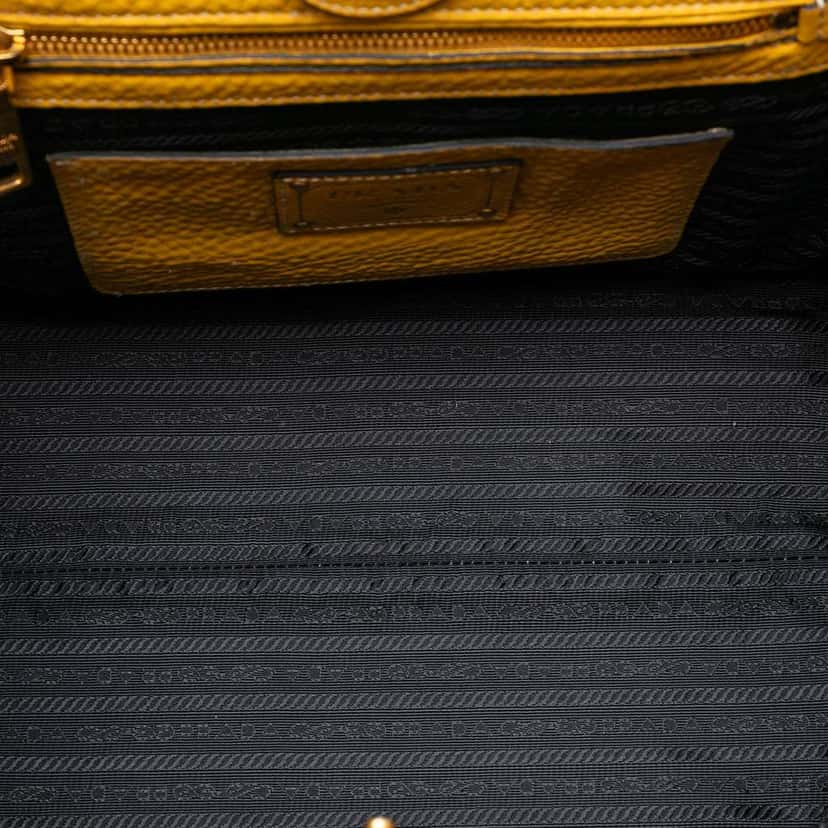 Prada Vitello Daino Open Convertible Tote Yellow Leather Good condition - Model View
