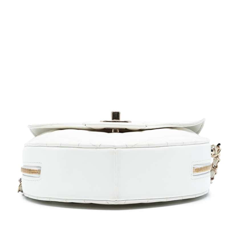 Chanel Lambskin CC in Love Heart Crossbody White Leather Good condition - Inside View