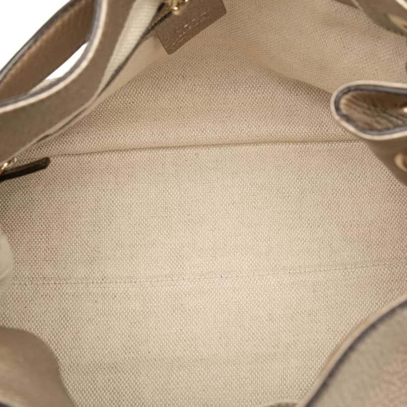 Gucci Medium Metallic Leather Soho Chain Tote Gold Leather Good condition - Model View