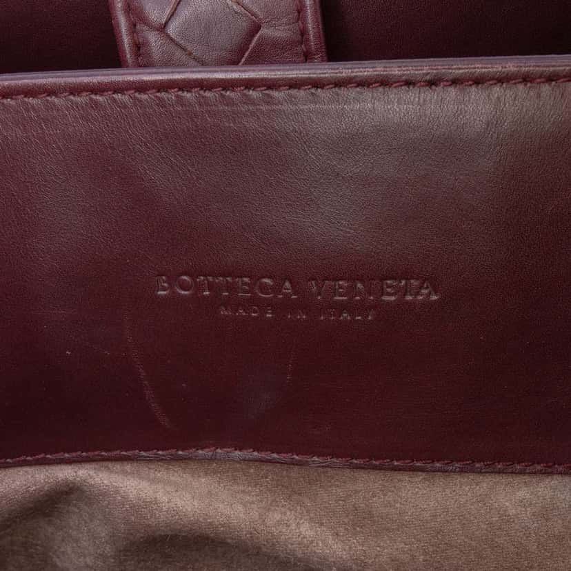 Bottega Veneta Medium Nappa Intrecciato Roma Tote Red Leather Good condition - Box View