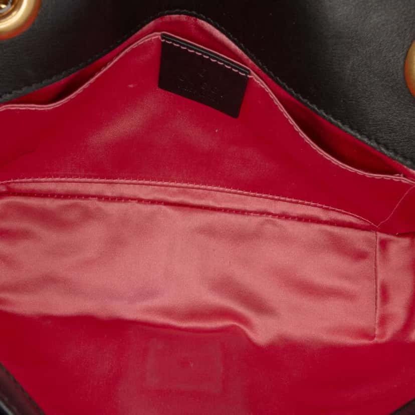Gucci Small GG Marmont Matelasse Velvet Shoulder Bag Black Velvet Good condition - Model View