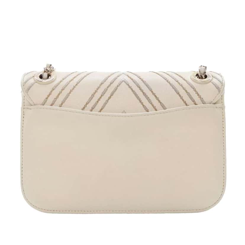 Chanel Small CC Chevron Sheepskin Subtle Flap White Leather Good condition - Model View