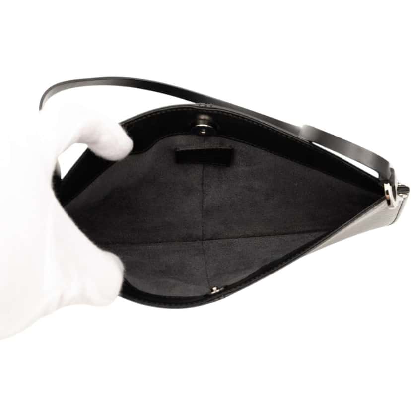 Louis Vuitton Epi Demi Lune Pochette Black Leather Good condition - Model View