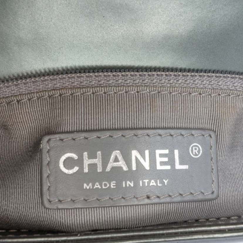 Chanel Old Medium Metallic Lambskin Boy Reverso Flap Green Leather Good condition - Box View