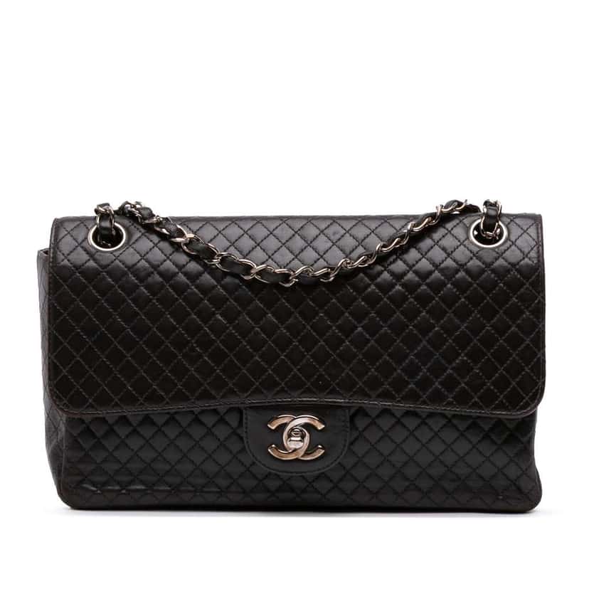 Chanel Medium Classic Microquilted Lambskin Single Flap Black Leather Good condition - Front View