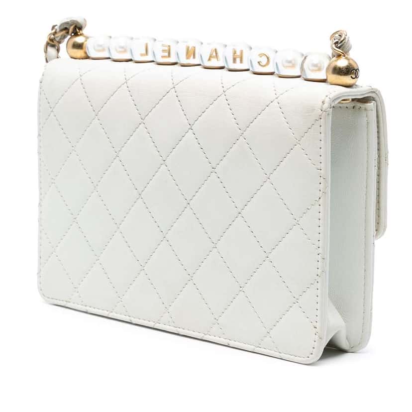 Chanel Medium Lambskin Chic Pearls Flap White Leather Good condition - Back View