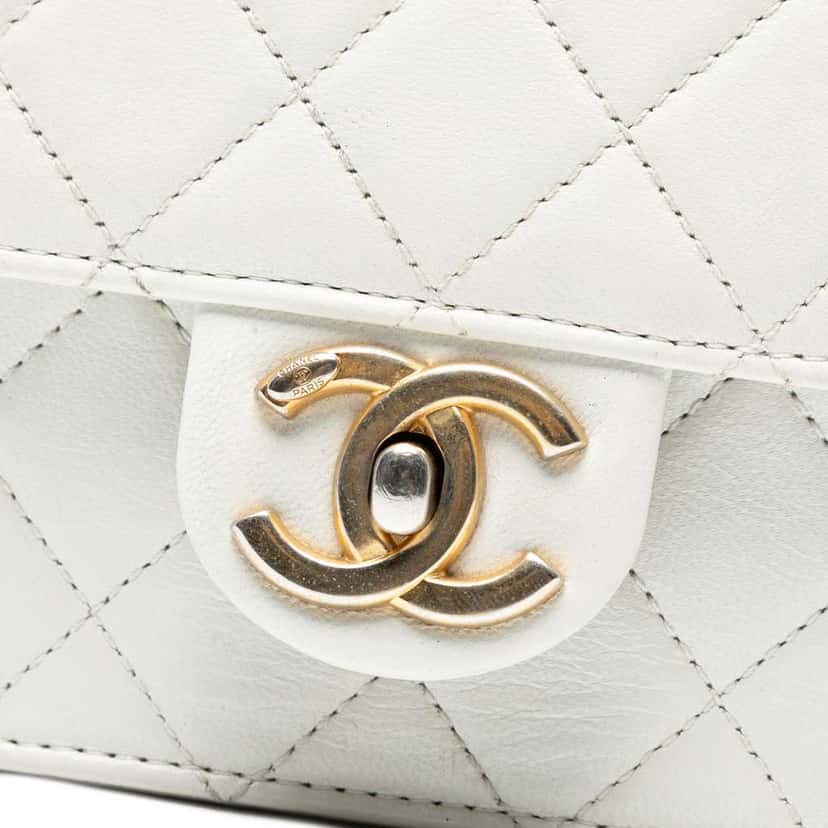 Chanel Medium Lambskin Chic Pearls Flap White Leather Good condition - Box View