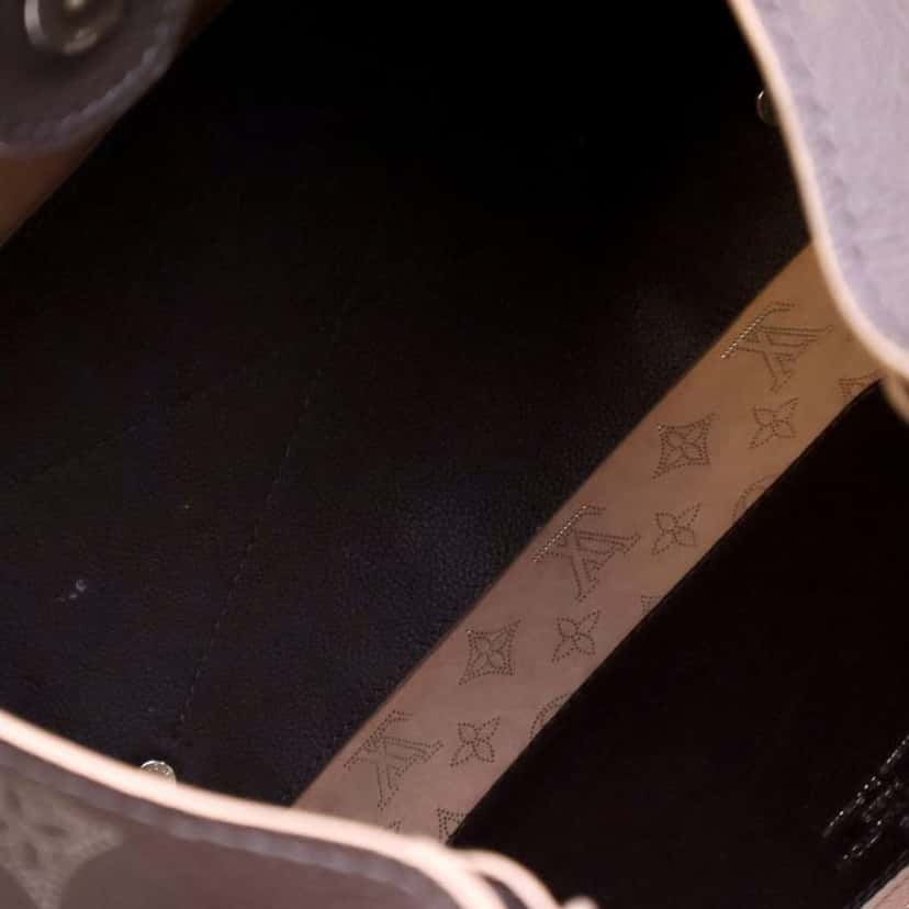 Louis Vuitton Monogram Mahina Carmel Hobo Brown Leather Good condition - Box View