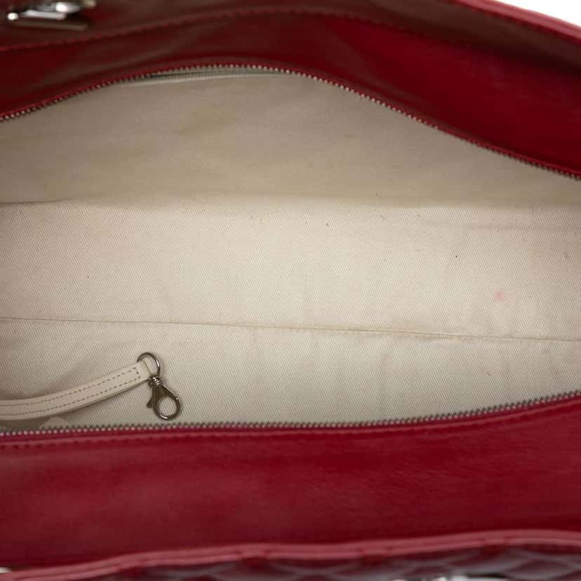 Chanel Large Quilted Calfskin In the Business Shopping Tote Red Leather Good condition - Model View