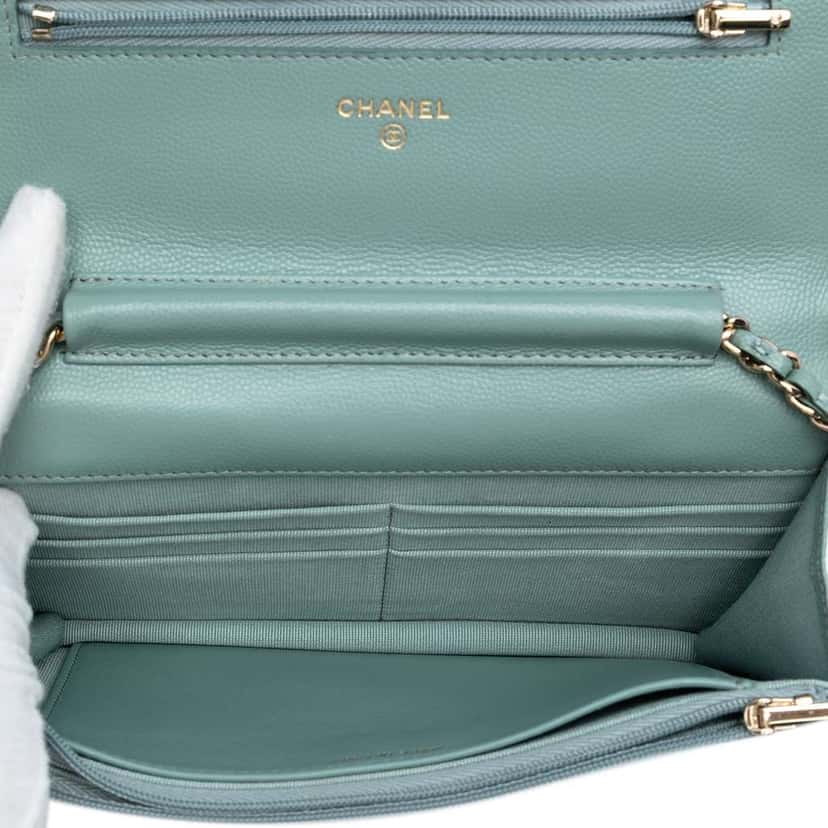 Chanel CC Quilted Caviar Wallet on Chain Green Leather Good condition - Model View