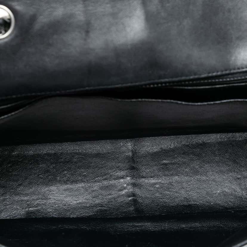 Chanel Jumbo Classic Crinkled Patent Single Flap Blue Leather Good condition - Model View
