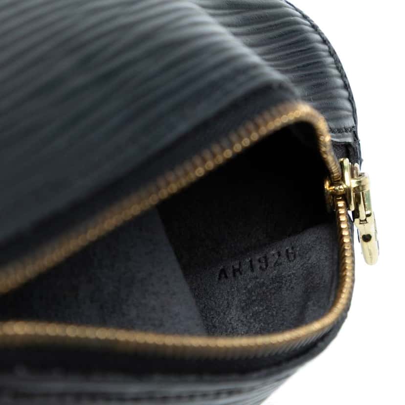 Louis Vuitton Epi Pochette Papillon Black Leather Good condition - Box View