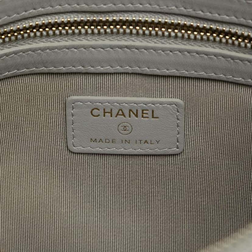 Chanel Medium Quilted Caviar Boy O Case Clutch Grey Leather Good condition - Box View