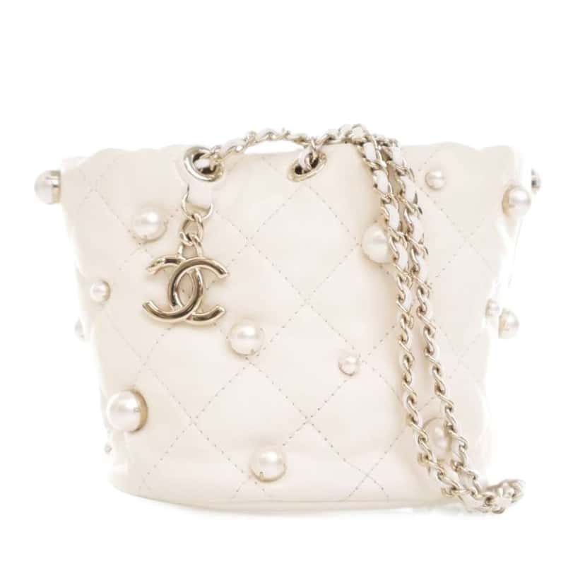 Chanel Mini Quilted Lambskin About Pearls Drawstring Bucket Bag White Leather Good condition - Front View