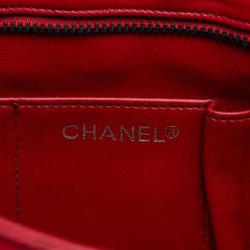 Chanel CC Quilted Lambskin Chain Tote Red Leather Good condition - Model View