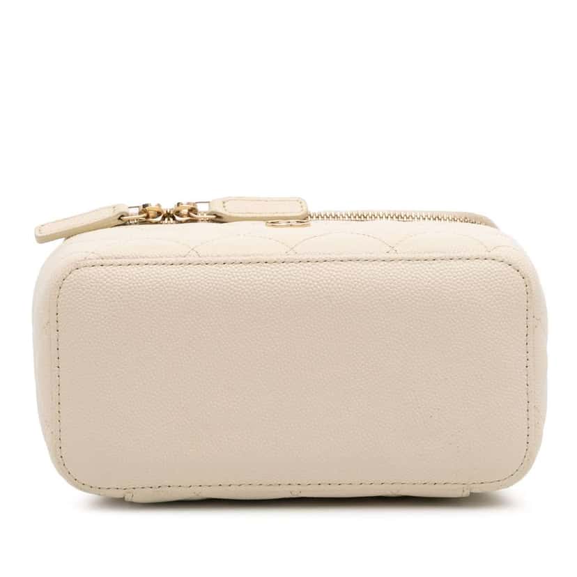 Chanel CC Quilted Lambskin Vanity Case White Leather Good condition - Inside View