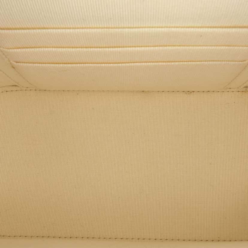 Chanel CC Quilted Lambskin Vanity Case White Leather Good condition - Model View