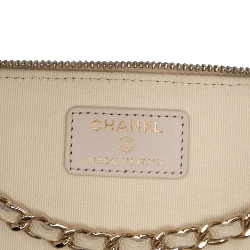 Chanel CC Quilted Lambskin Vanity Case White Leather Good condition - Box View