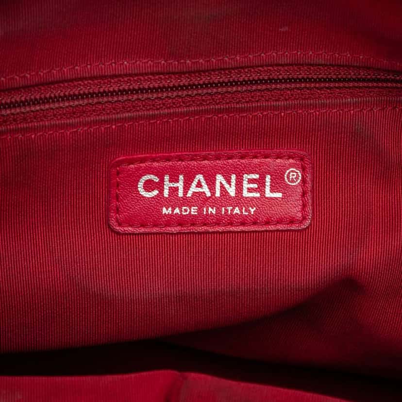 Chanel Medium Aged Calfskin Gabrielle Crossbody Black Leather Good condition - Box View
