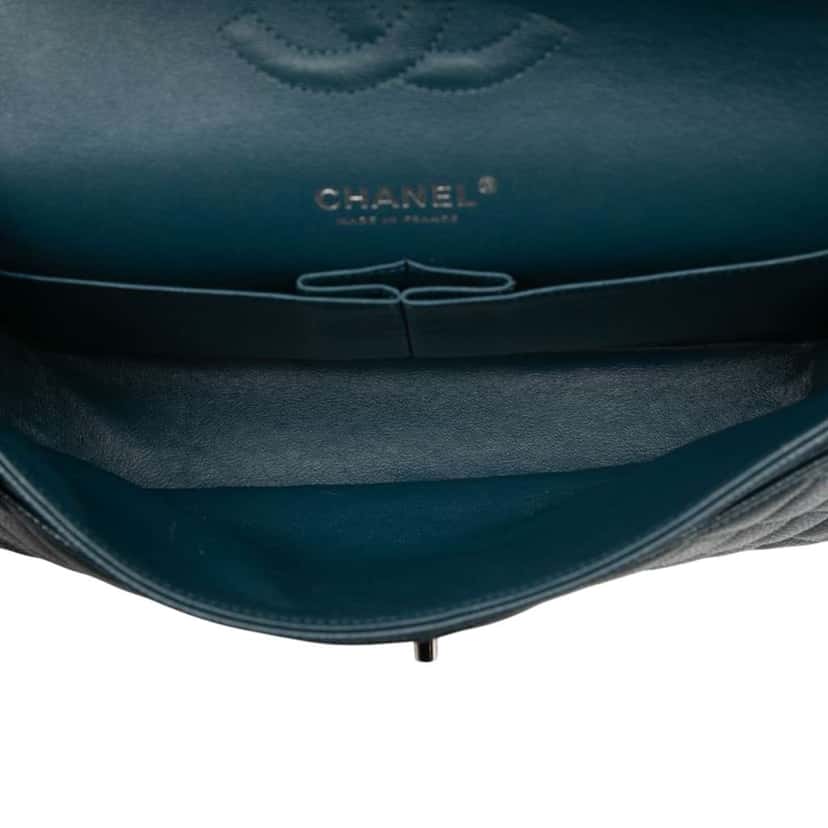 Chanel Medium Classic Caviar Double Flap Blue Leather Good condition - Model View
