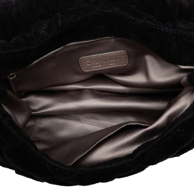 Chanel Paris Moscou Bubble Quilted Velvet Flap Black Velvet Good condition - Model View