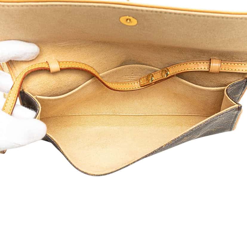 Louis Vuitton Monogram Pochette Twin GM Brown Canvas Good condition - Model View