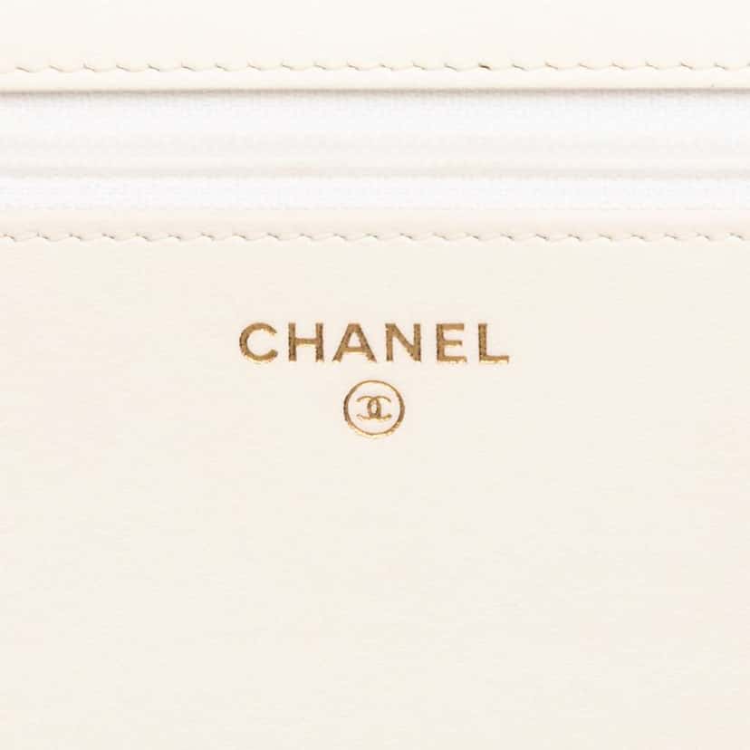 Chanel Quilted Caviar Boy Wallet on Chain White Leather Good condition - Box View