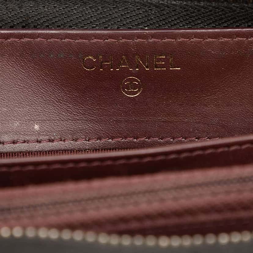 Chanel CC Quilted Caviar Zip Around Long Wallet Black Leather Good condition - Box View