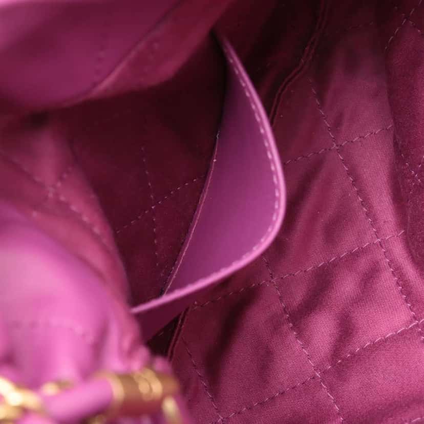 Chanel Mini Shiny Calfskin 22 Handbag Purple Leather Good condition - Model View