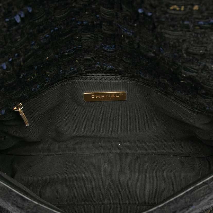 Chanel Large Tweed 19 Flap Black Tweed Good condition - Model View
