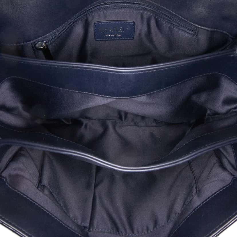 Chanel Jumbo Patent 3 Accordion Flap Blue Leather Good condition - Model View