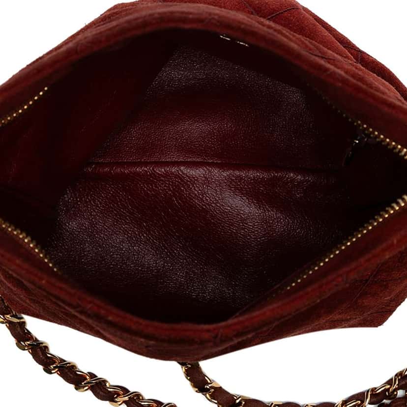 Chanel CC Quilted Suede Tassel Crossbody Red Leather Good condition - Model View